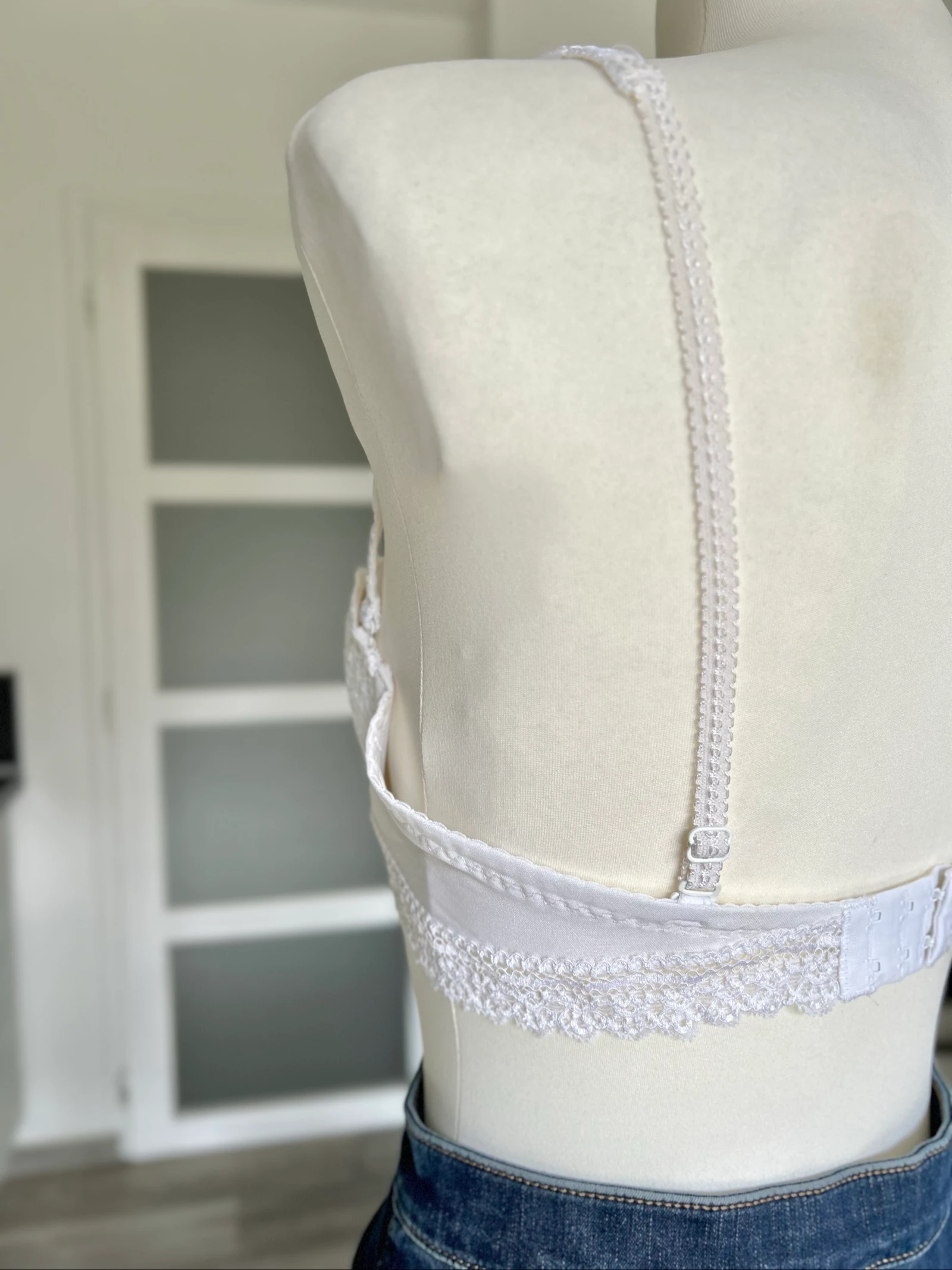 Sutiã de balcão cor creme em renda floral alças ajustáveis em poliamida e algodão 95 Aubade – photo 9